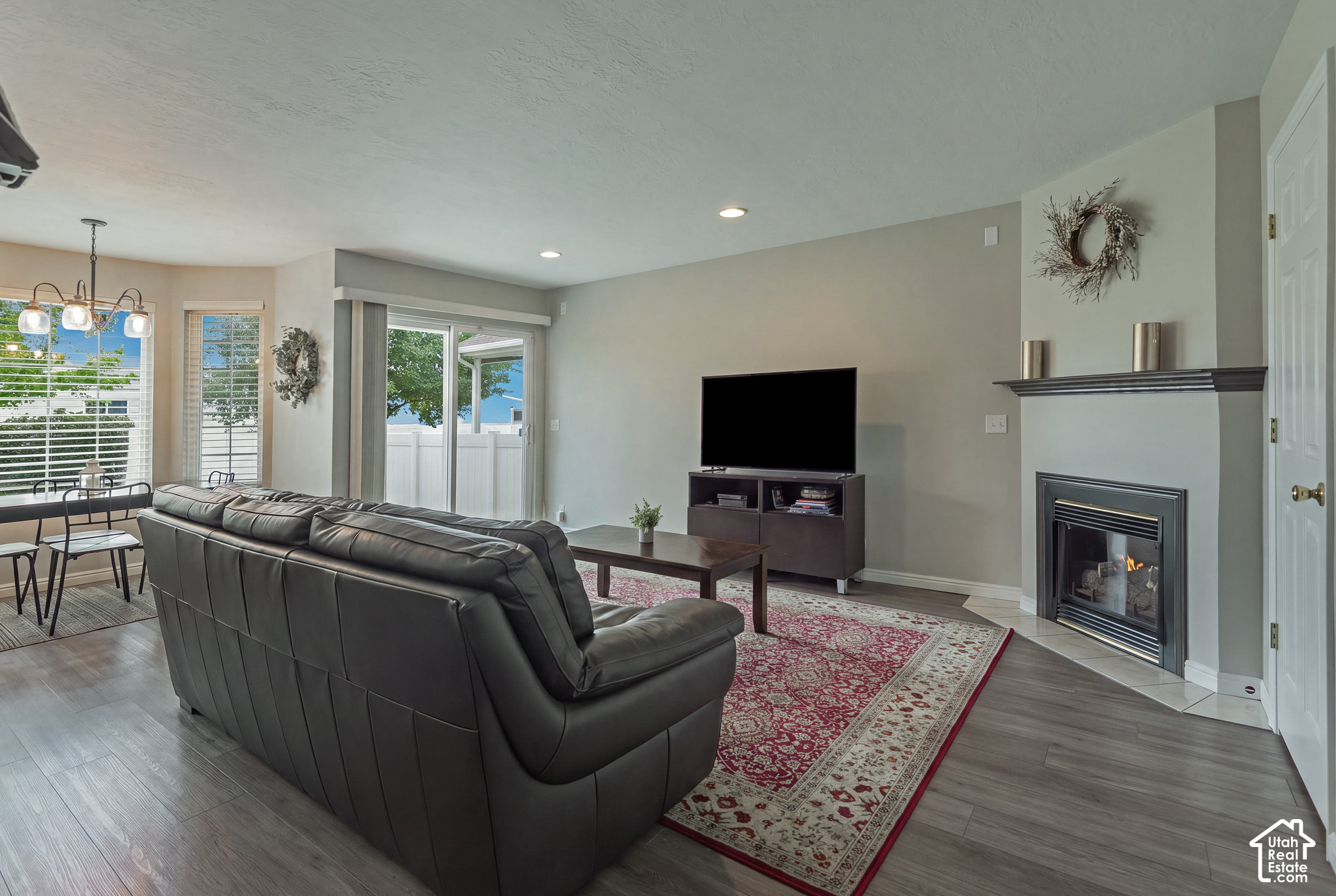 236 E ASHBROOK CIR