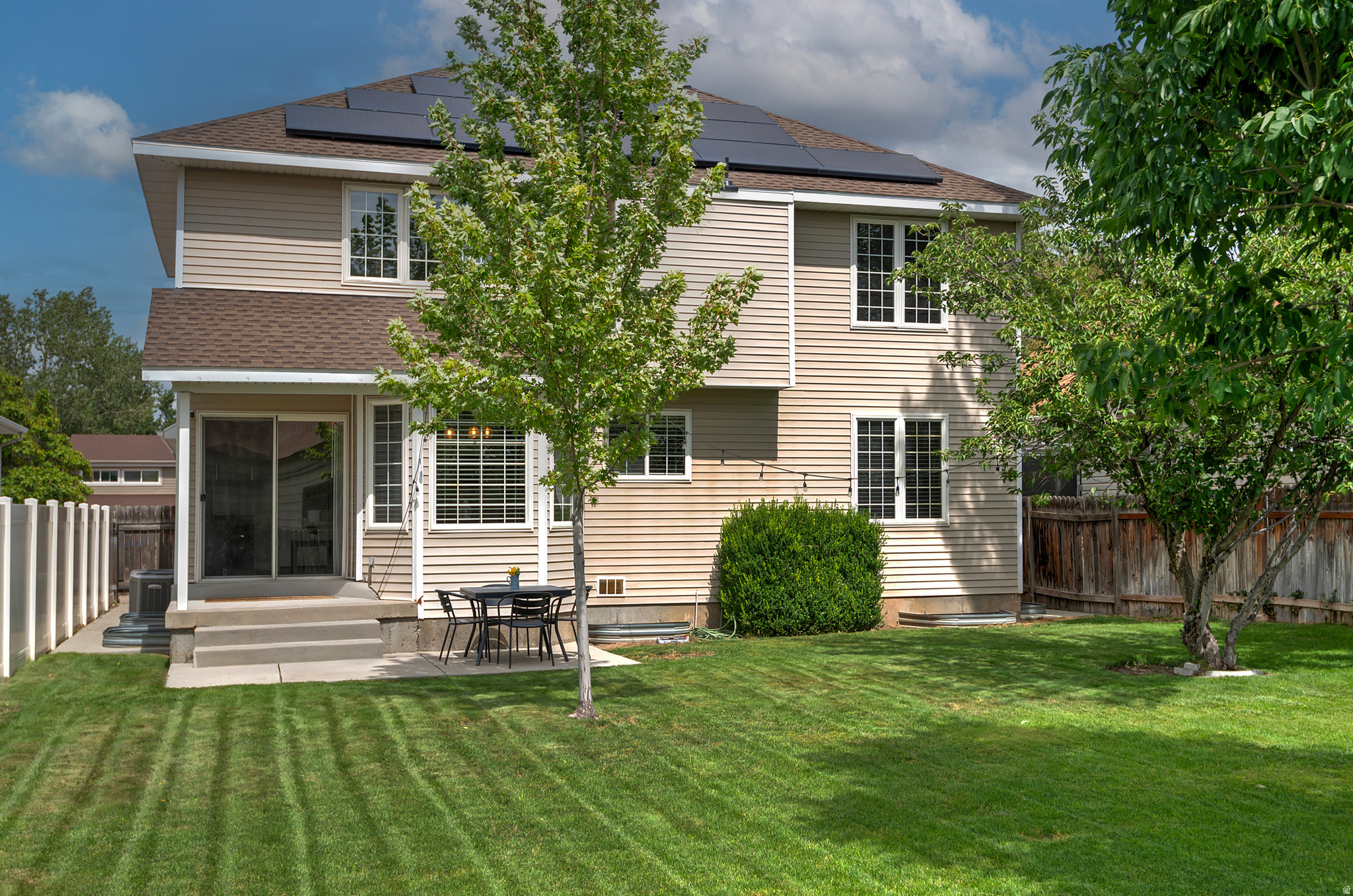 236 E ASHBROOK CIR