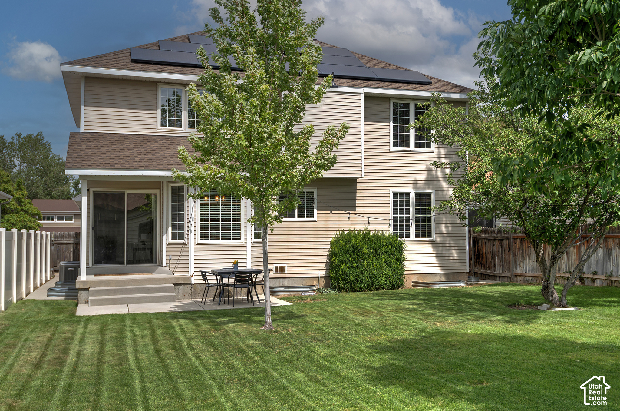 236 E ASHBROOK CIR