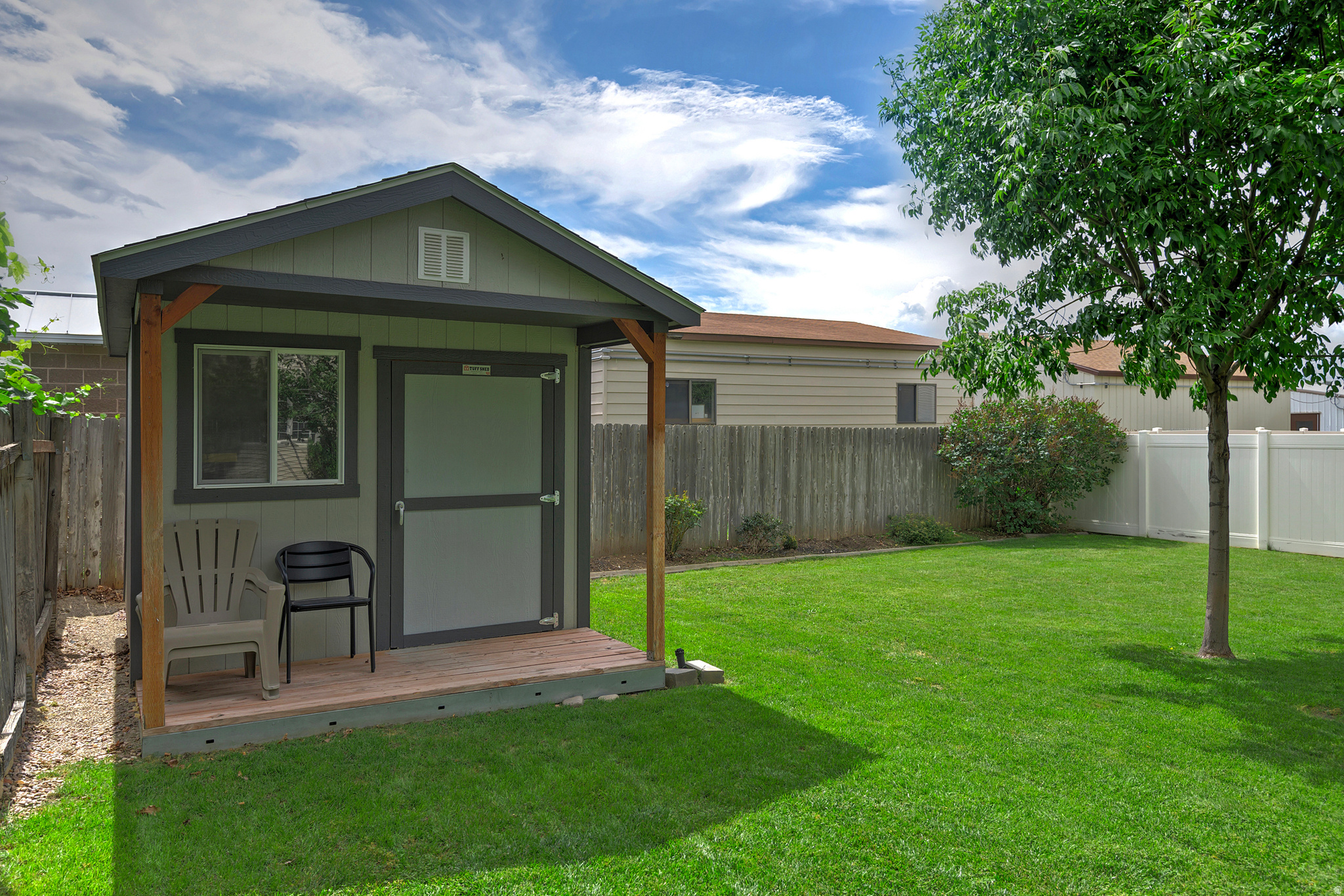236 E ASHBROOK CIR