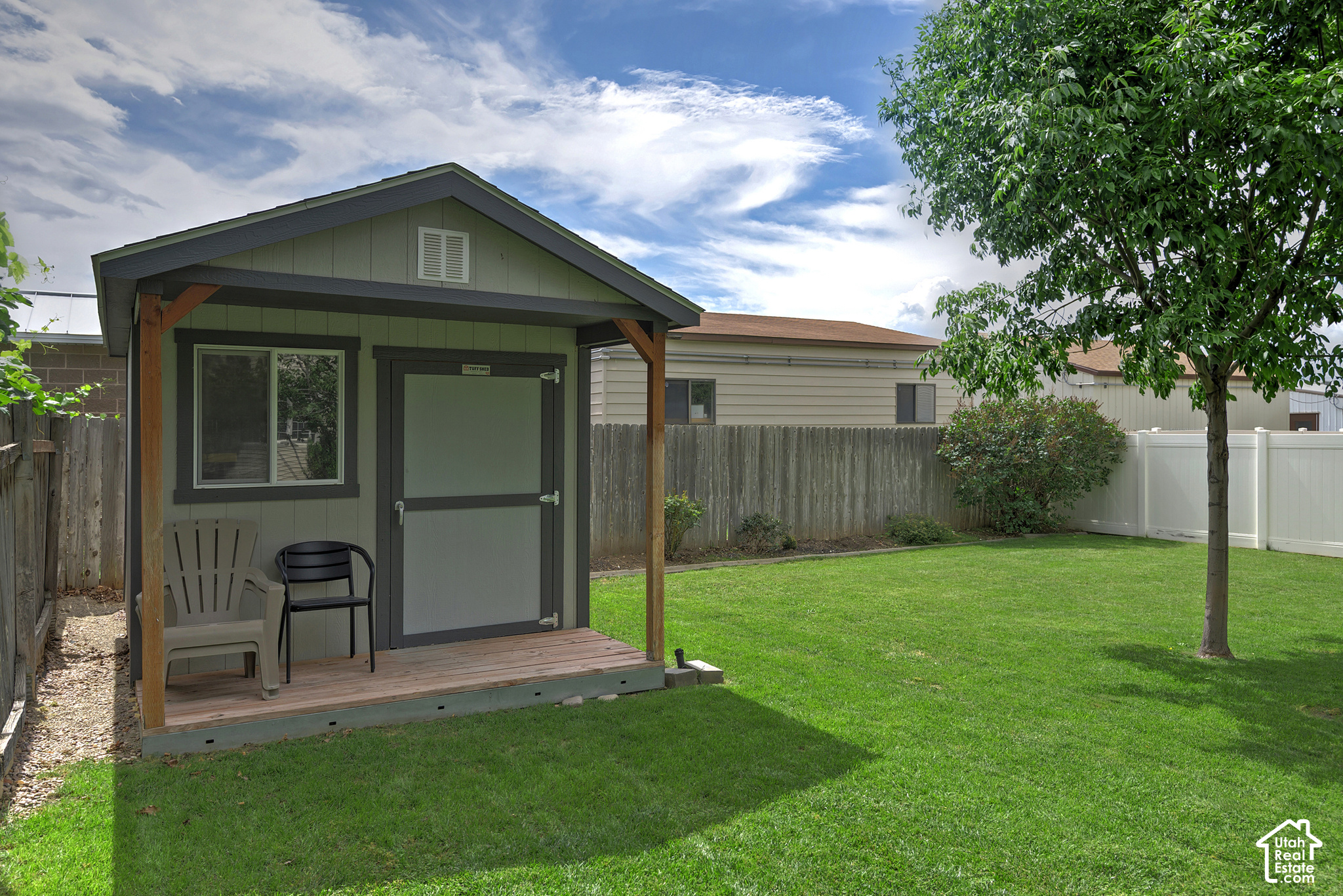 236 E ASHBROOK CIR