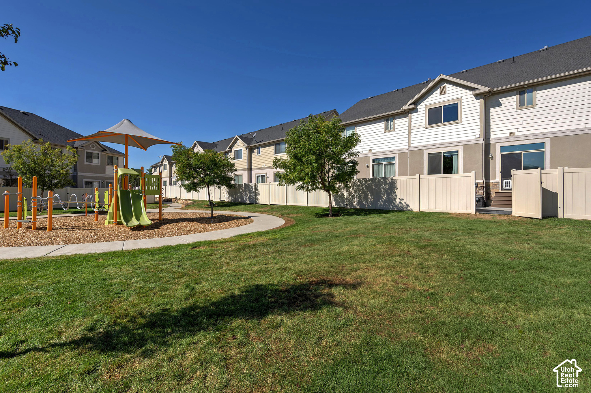 614 E AUTUMN BRANCH WAY