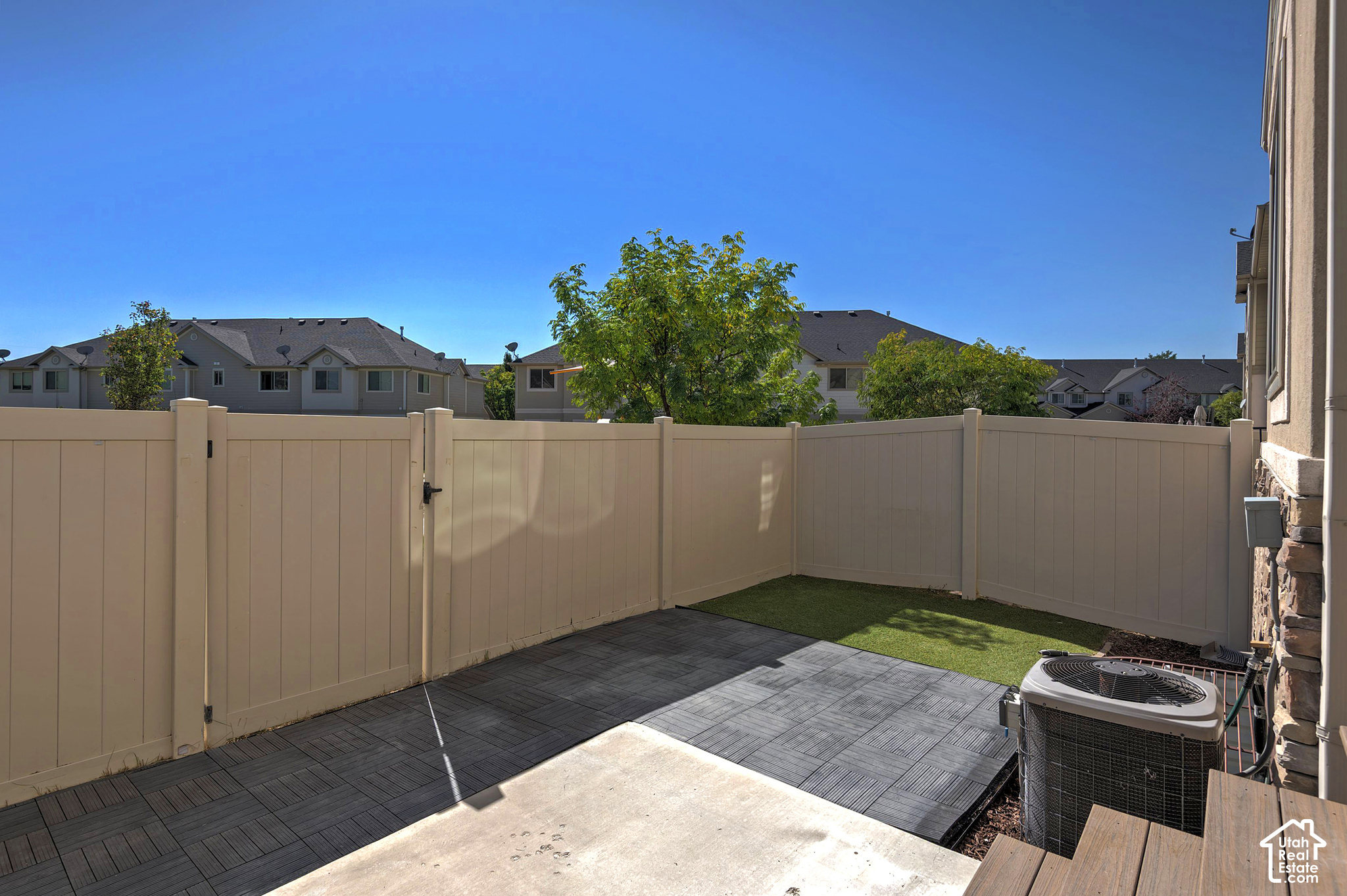 614 E AUTUMN BRANCH WAY