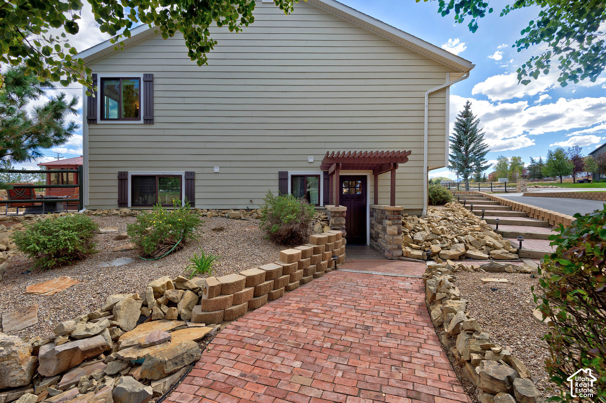 6340 HIGHLAND DR