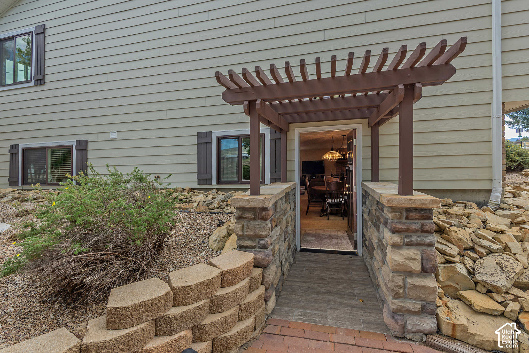 6340 HIGHLAND DR
