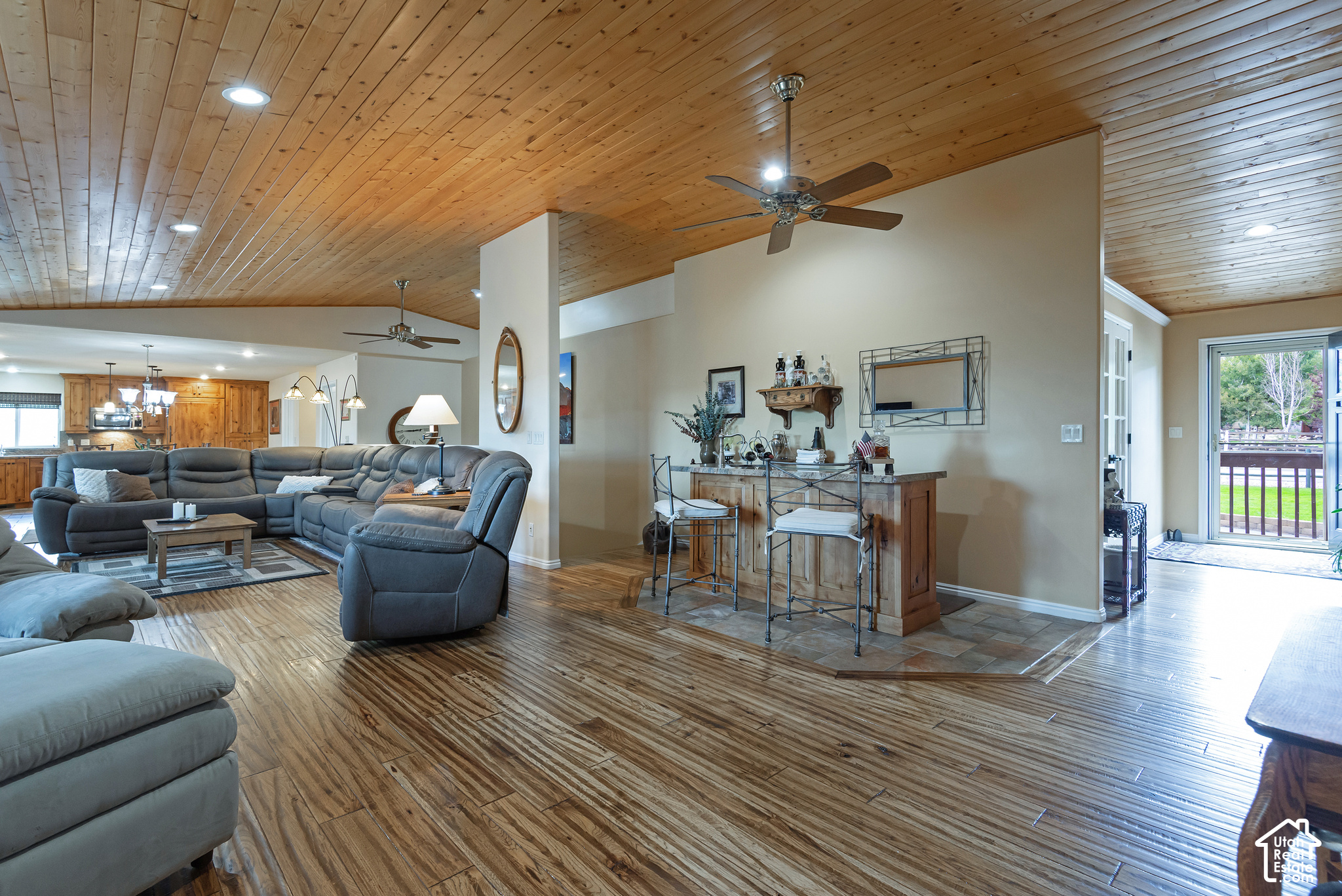 6340 HIGHLAND DR