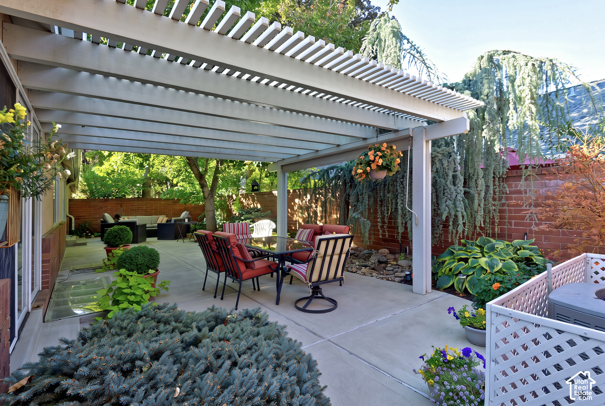 2106 E SIERRA RIDGE CT