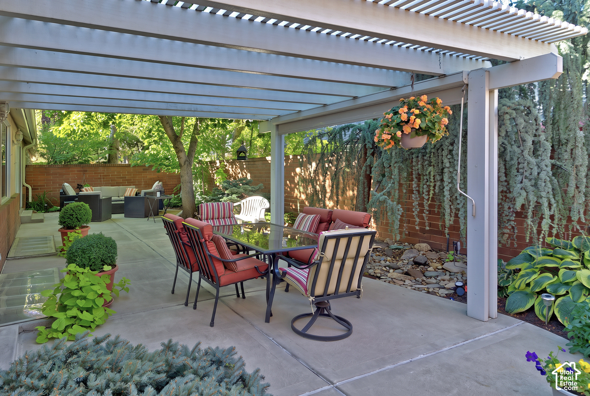 2106 E SIERRA RIDGE CT