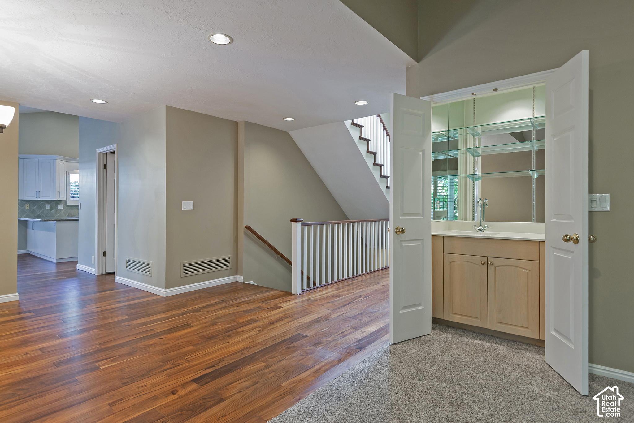 2106 E SIERRA RIDGE CT