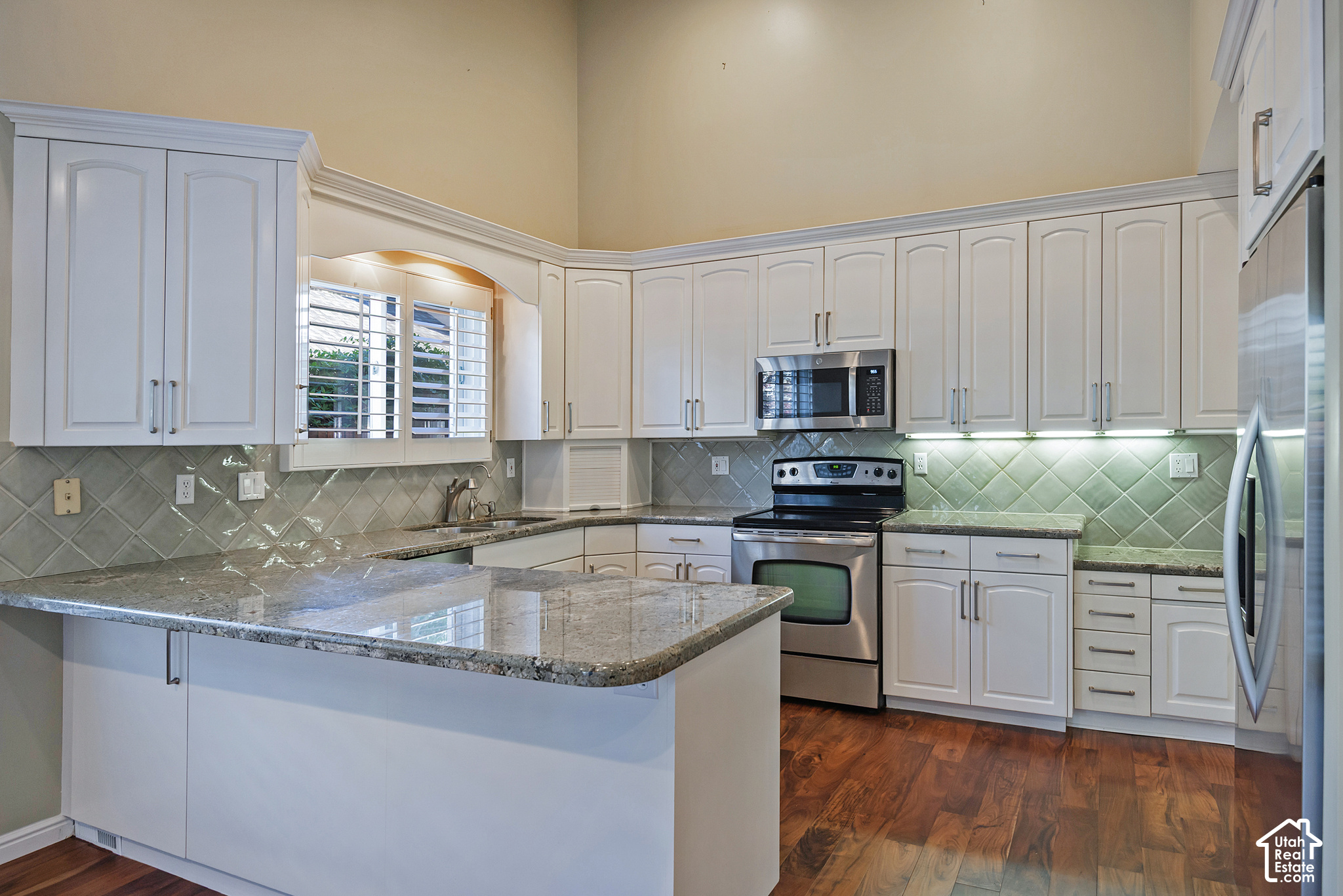 2106 E SIERRA RIDGE CT