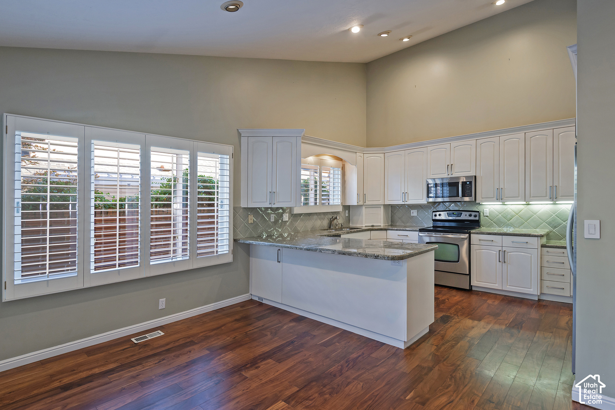 2106 E SIERRA RIDGE CT