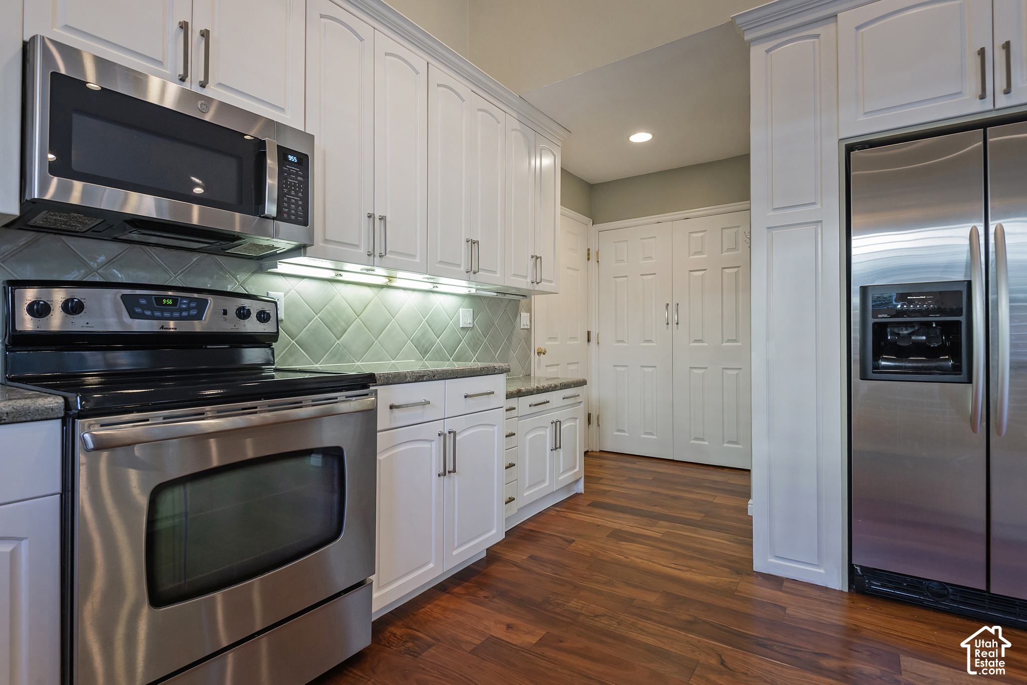 2106 E SIERRA RIDGE CT
