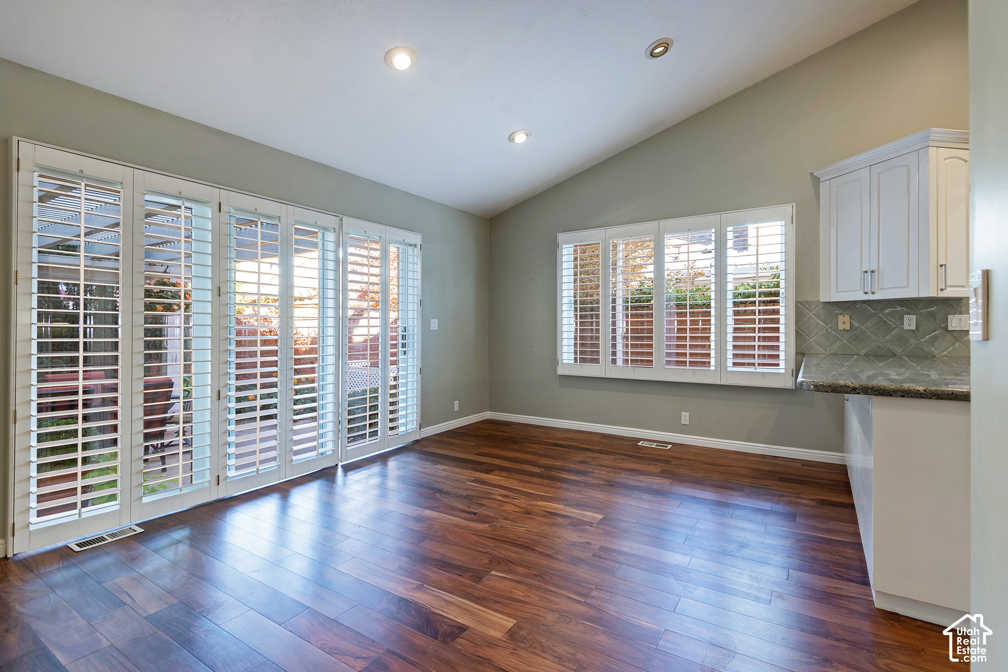 2106 E SIERRA RIDGE CT