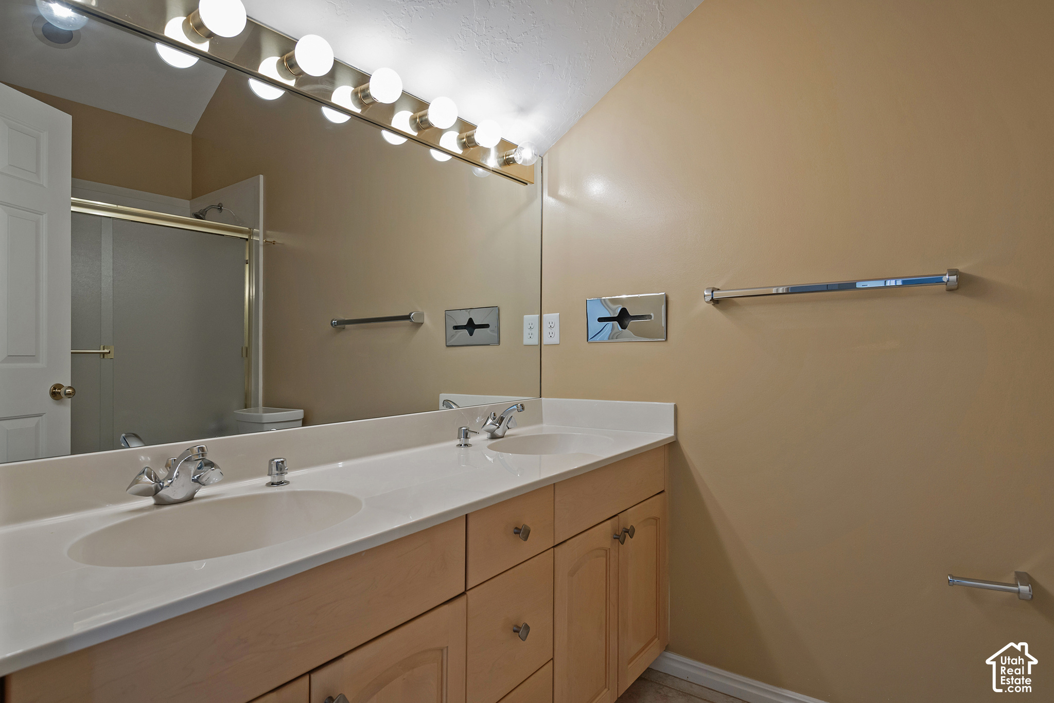 2106 E SIERRA RIDGE CT