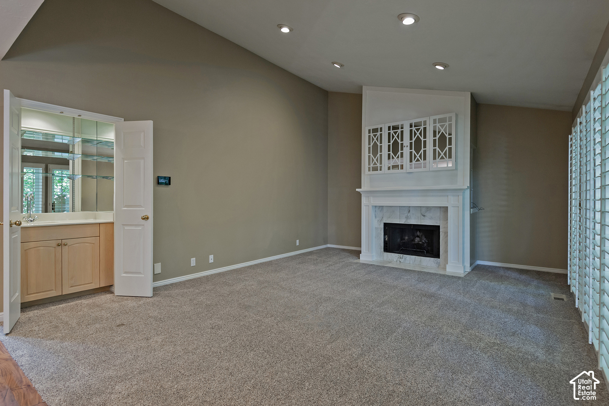 2106 E SIERRA RIDGE CT