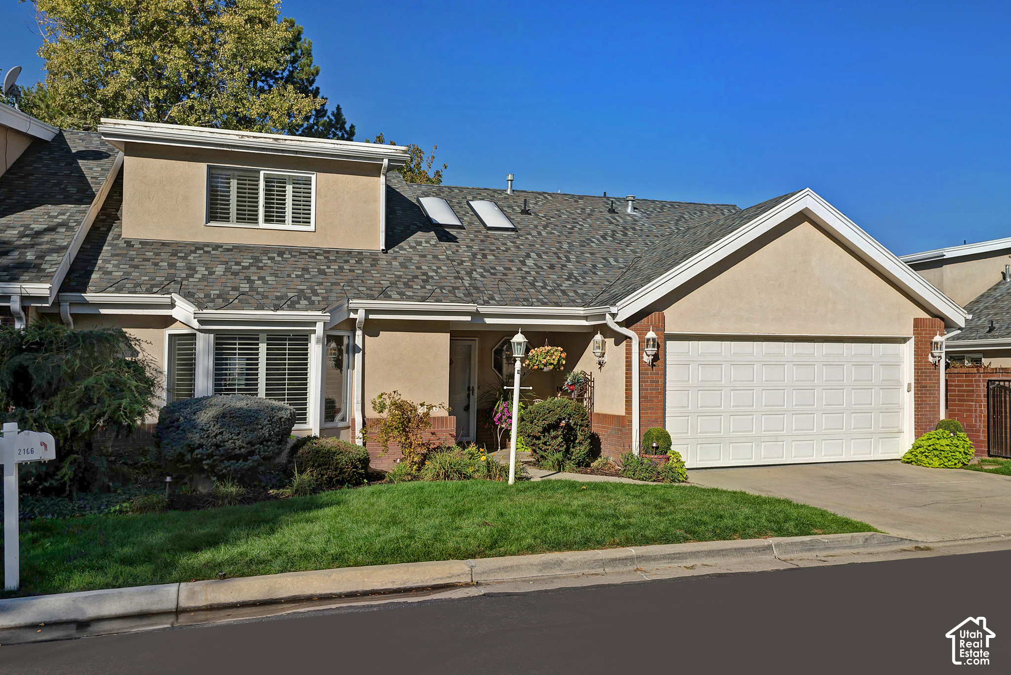 2106 E SIERRA RIDGE CT