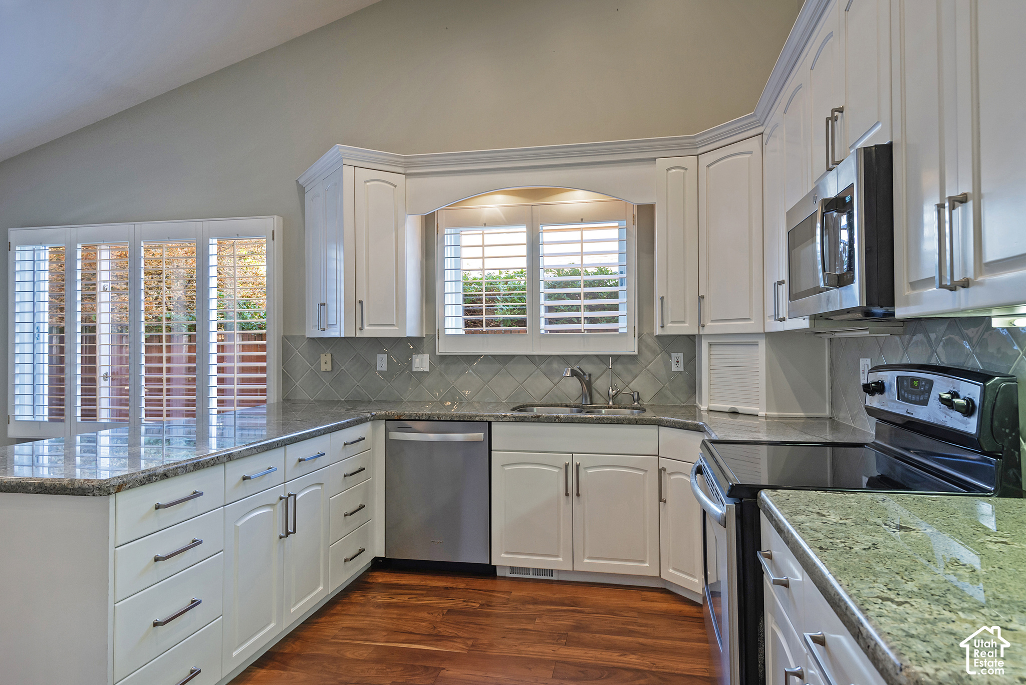2106 E SIERRA RIDGE CT