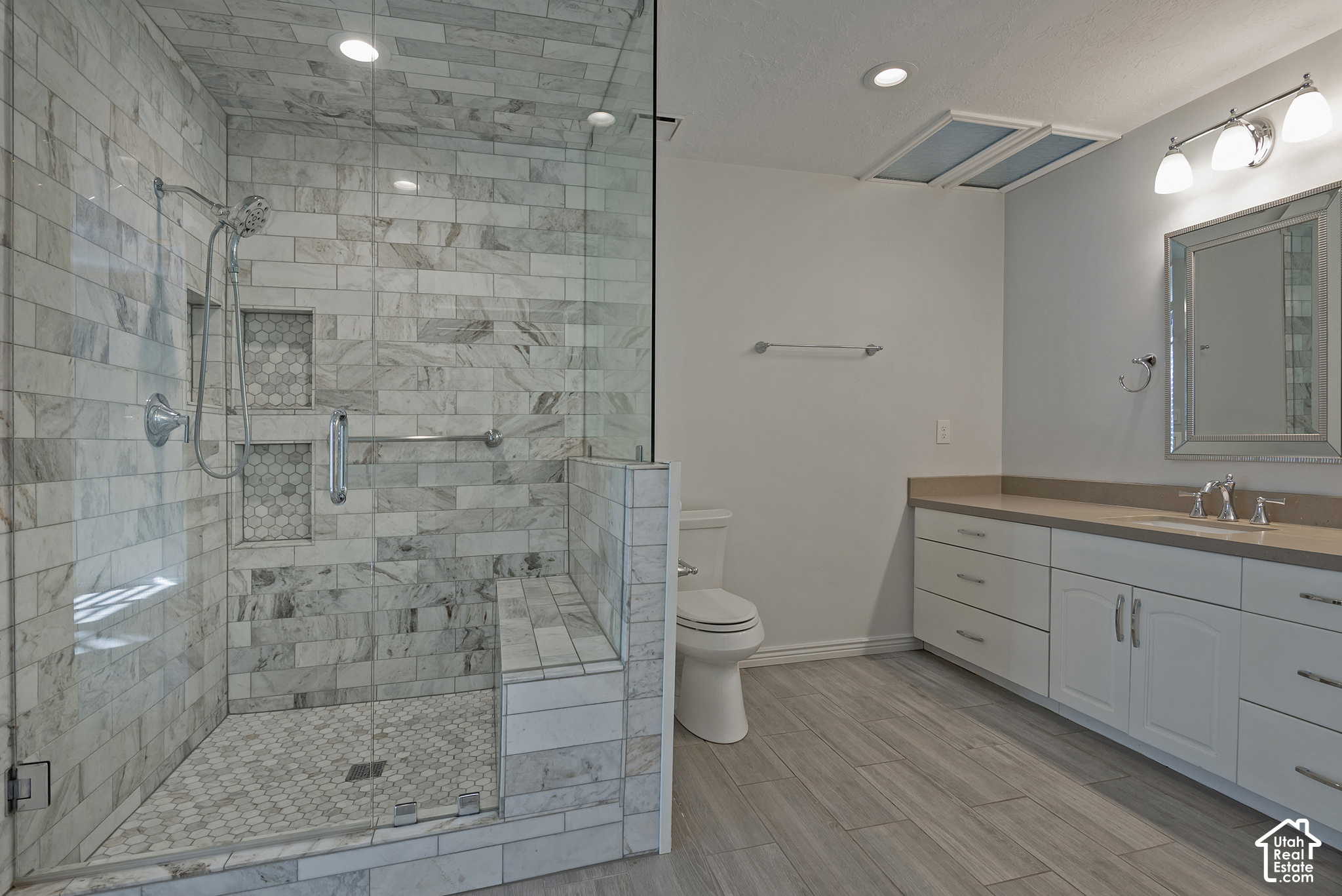 2106 E SIERRA RIDGE CT