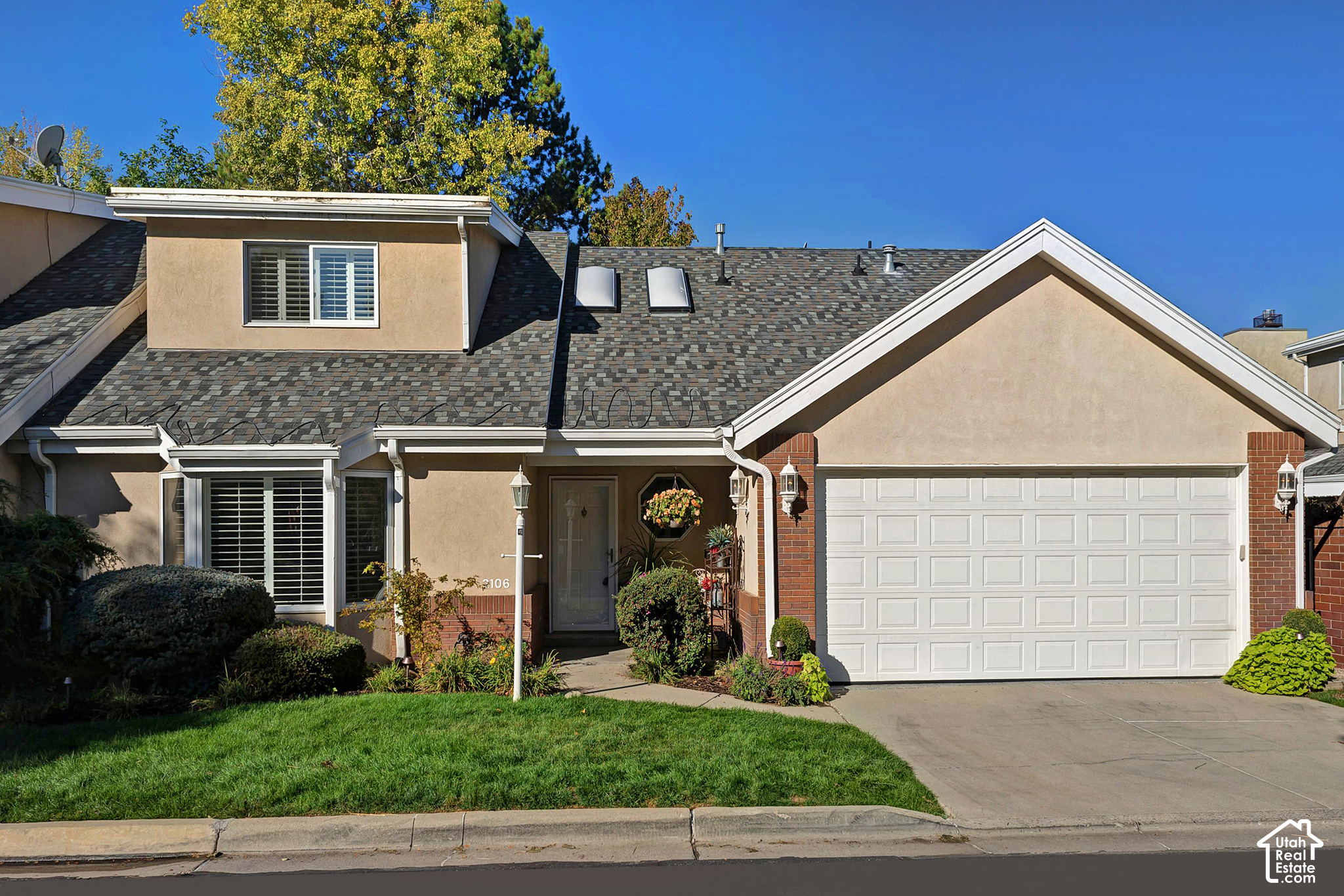 2106 E SIERRA RIDGE CT