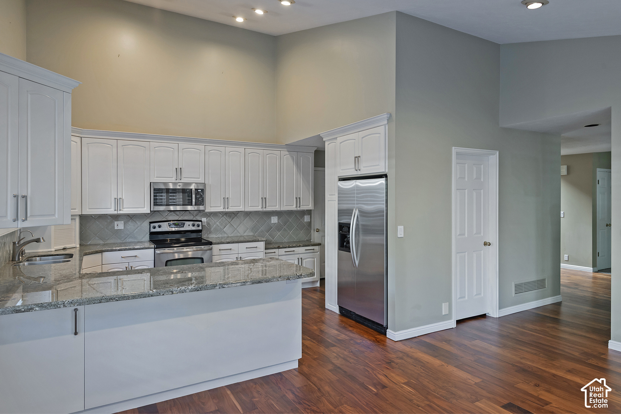 2106 E SIERRA RIDGE CT