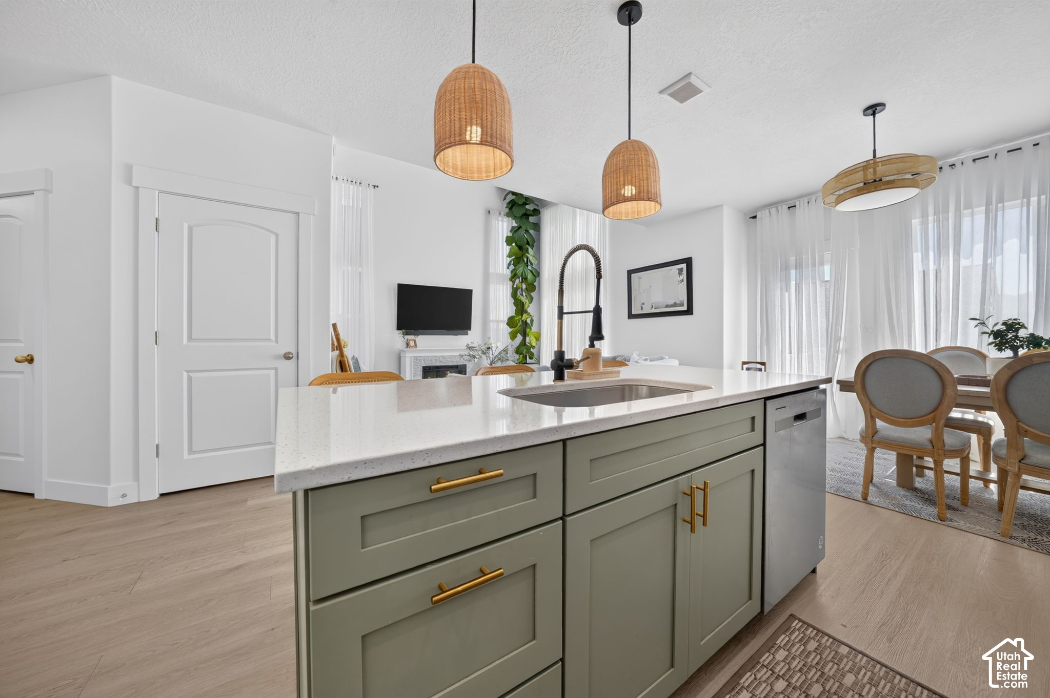 1301 W CAINE DR