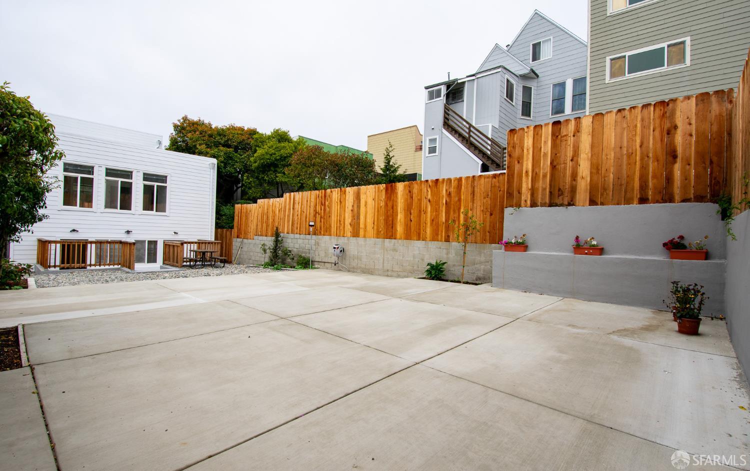 2825 Golden Gate Avenue