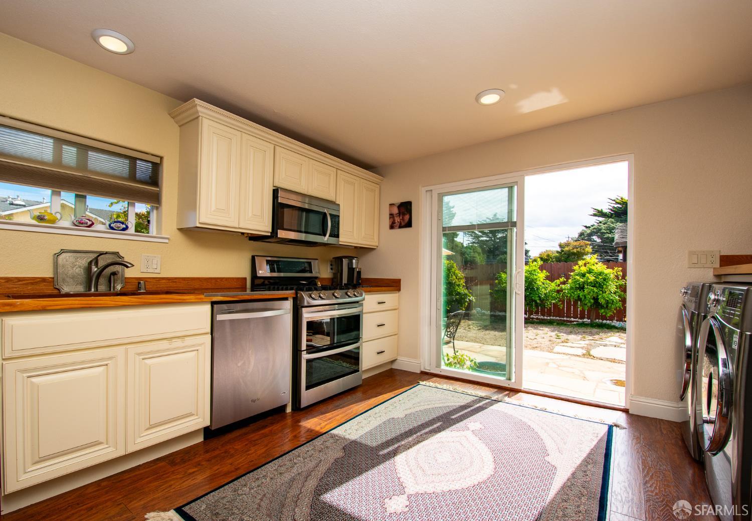 40 Encina Avenue