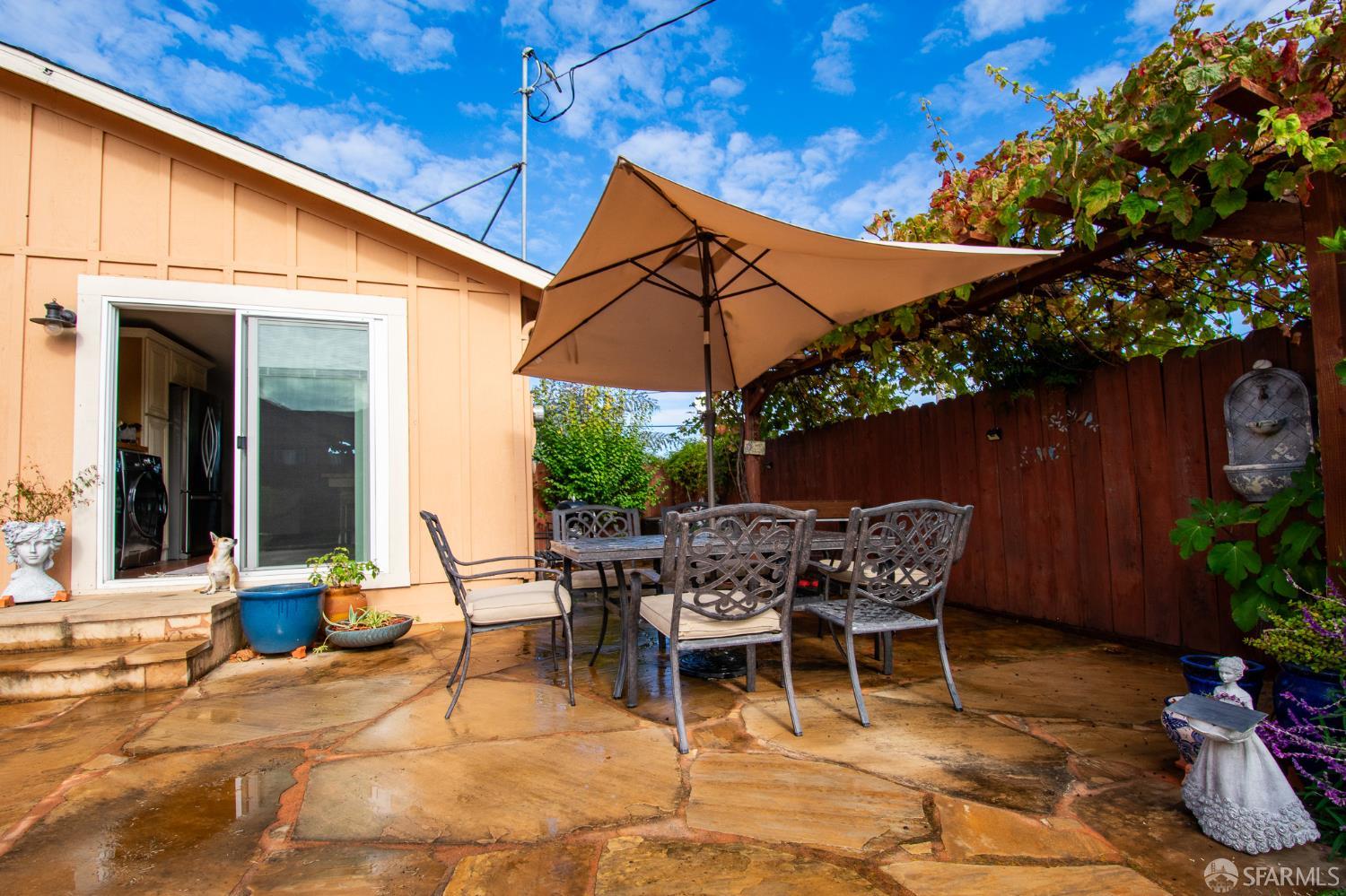 40 Encina Avenue