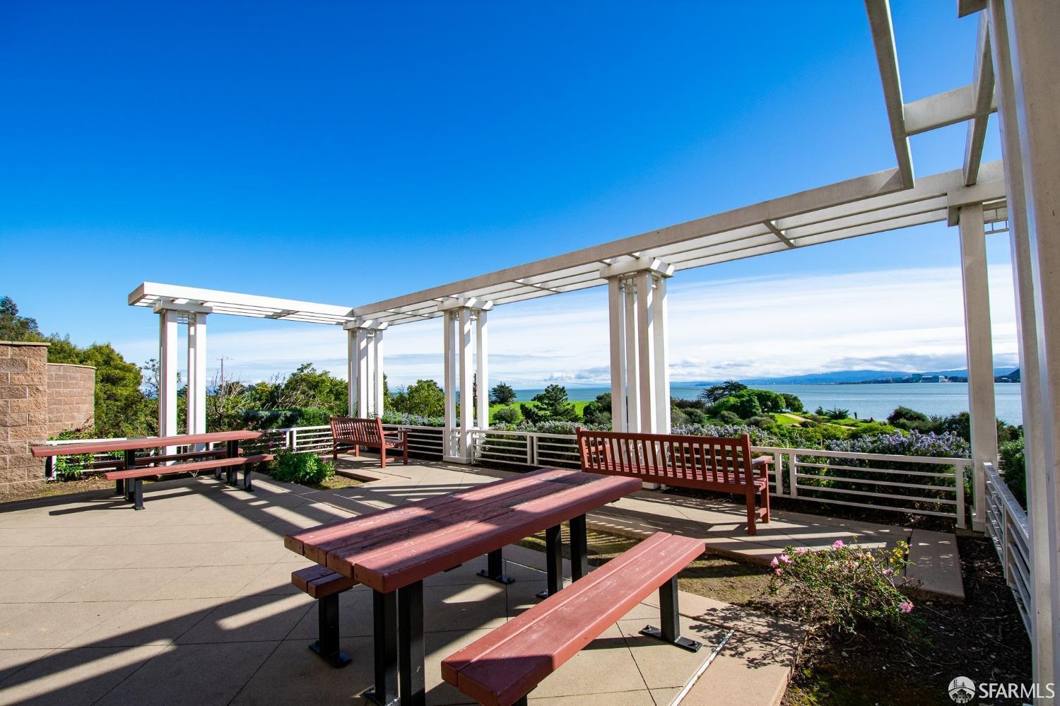 101 Crescent Way # 2111