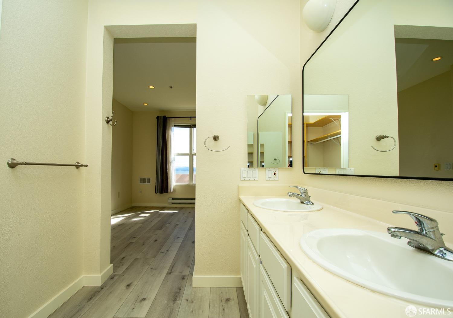 101 Crescent Way # 2111