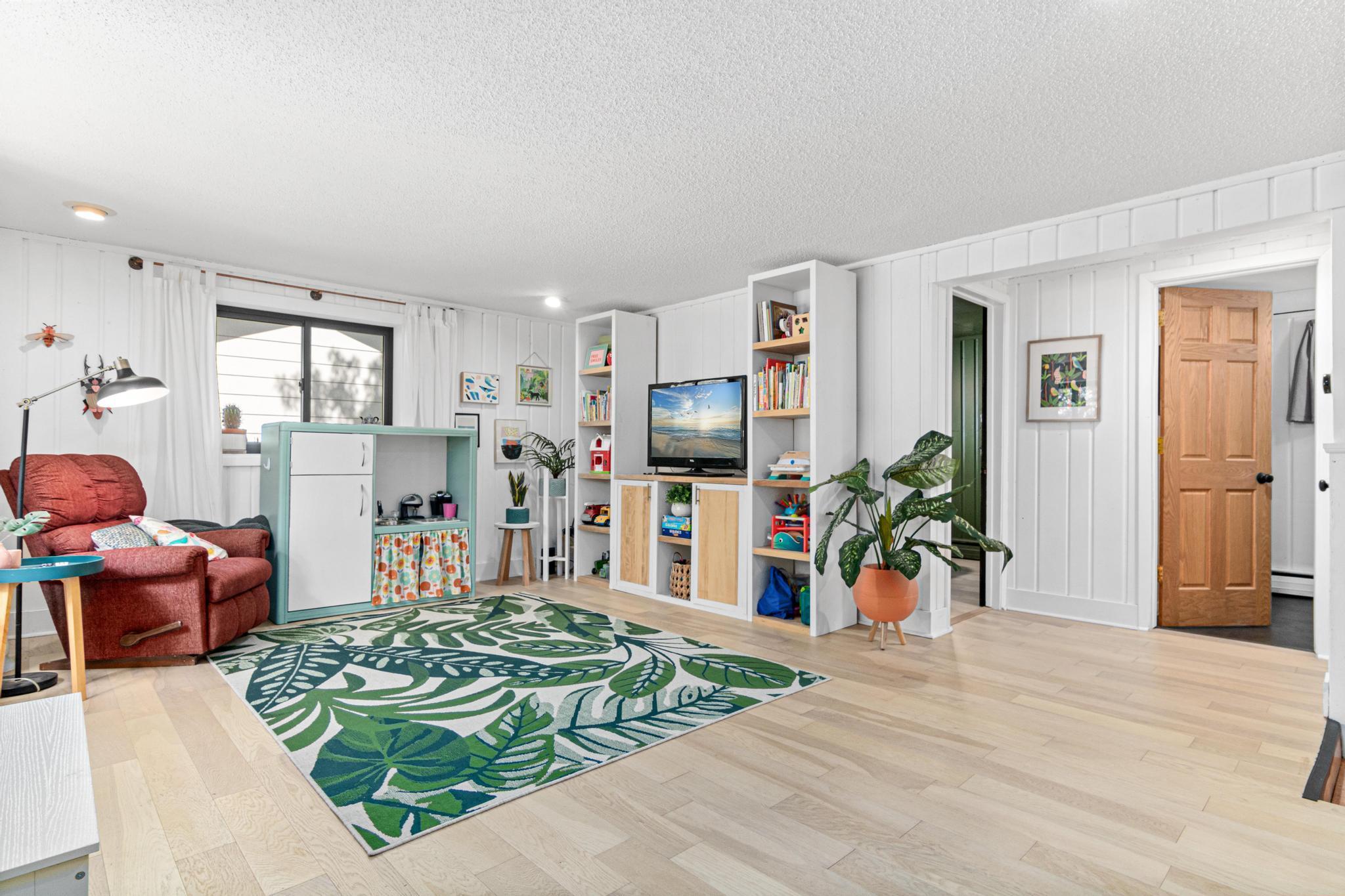 747 Redwood Lane