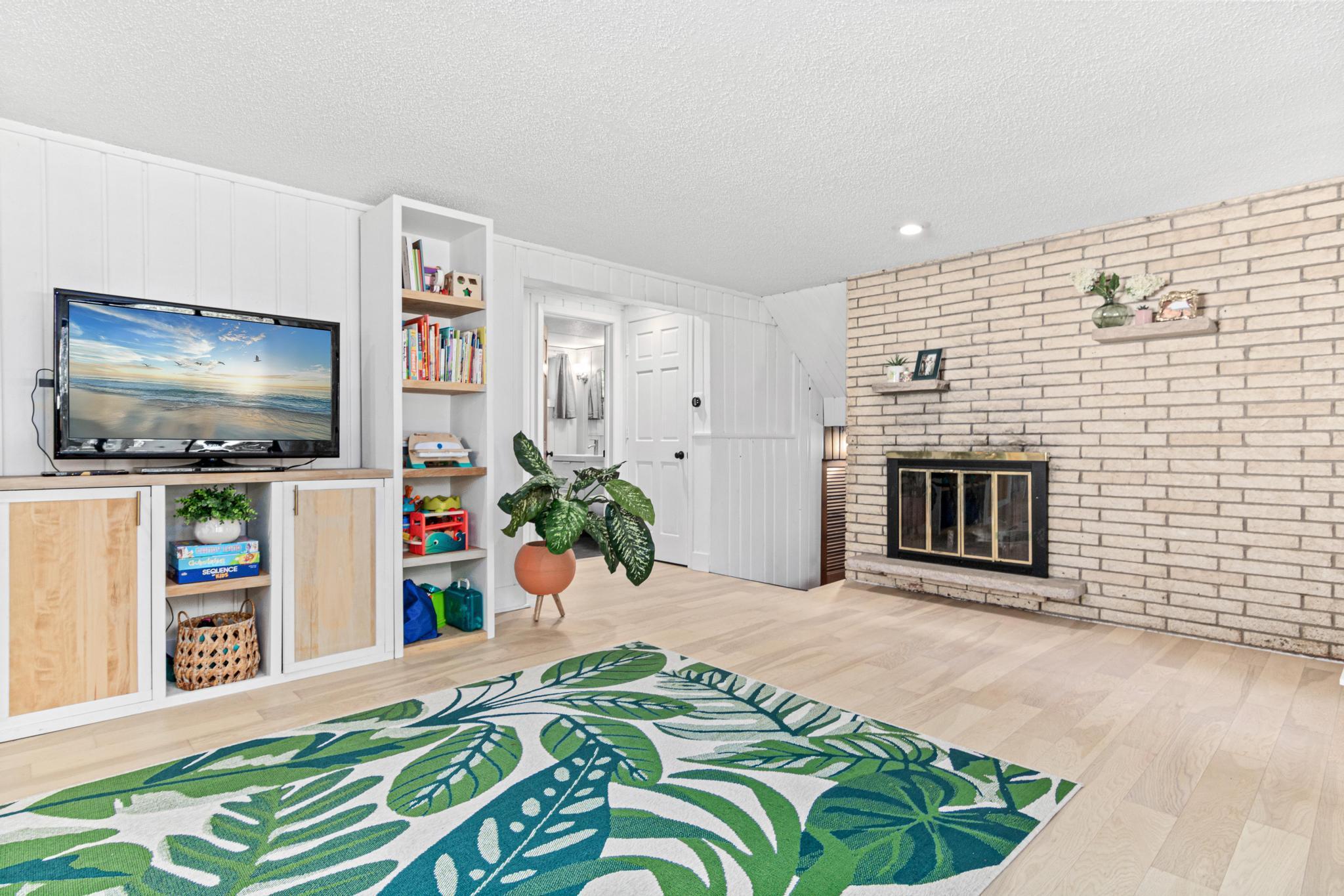 747 Redwood Lane