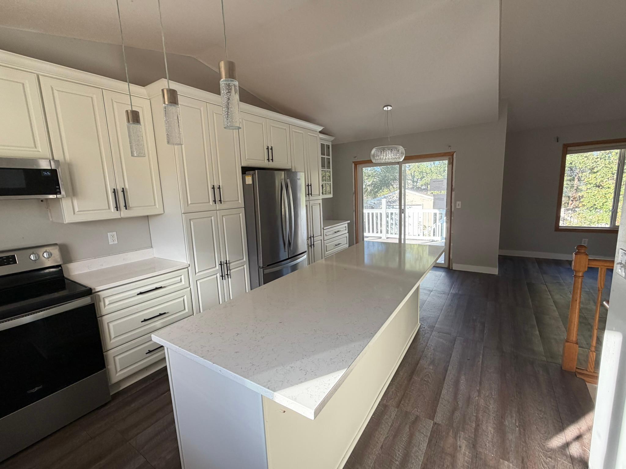 18610 Queen Street NW