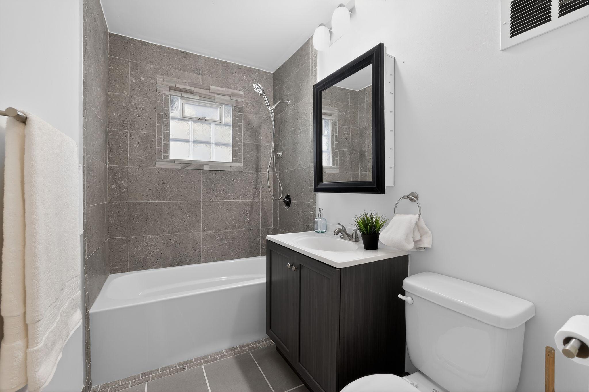 8515 Wentworth Avenue S