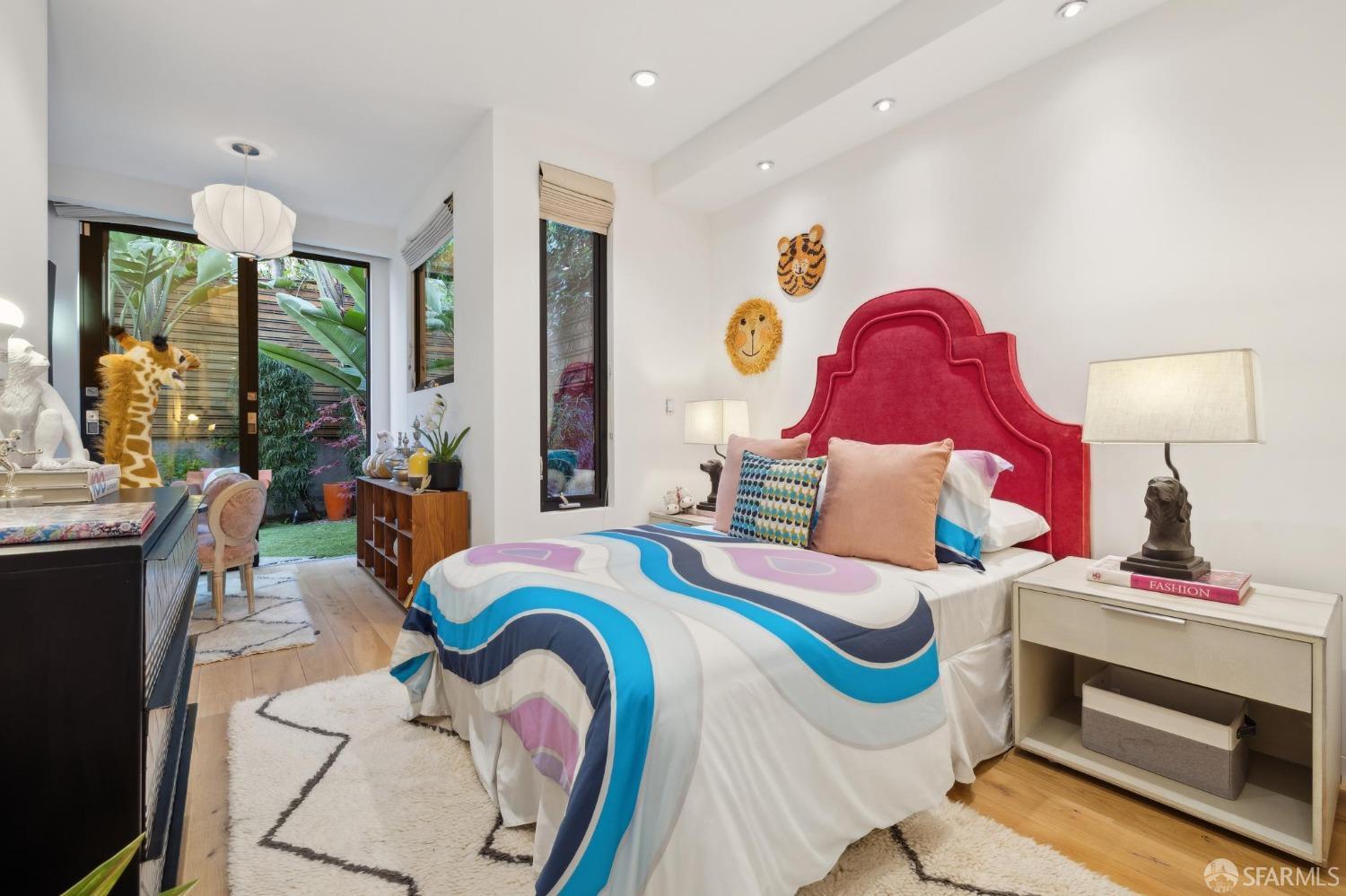 1919 Mariposa Street