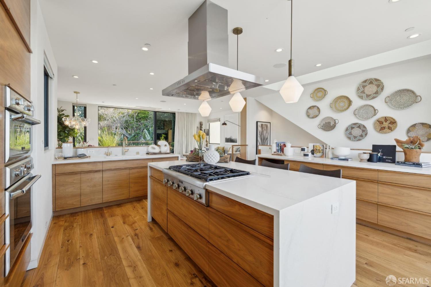 1919 Mariposa Street