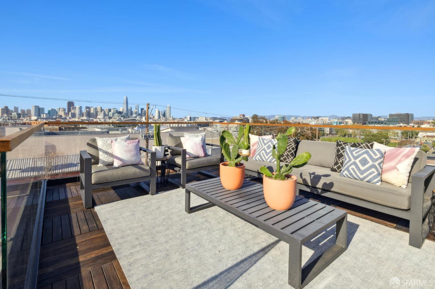 1919 Mariposa Street