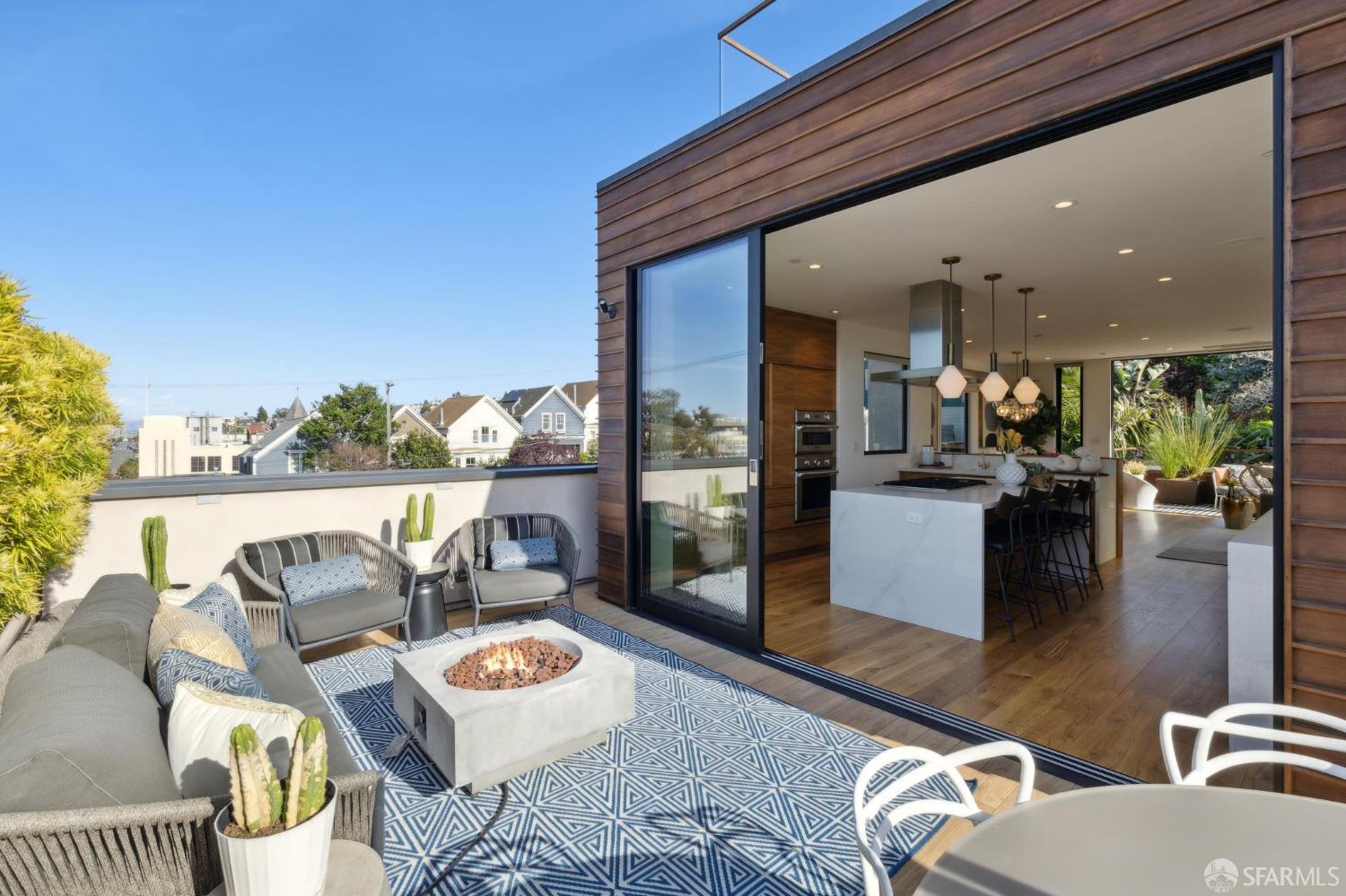 1919 Mariposa Street