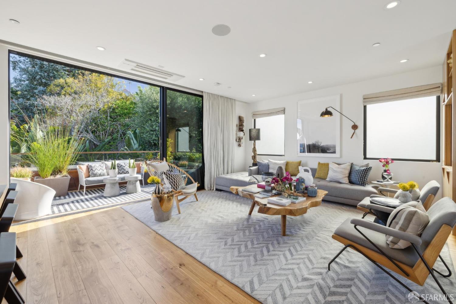 1919 Mariposa Street