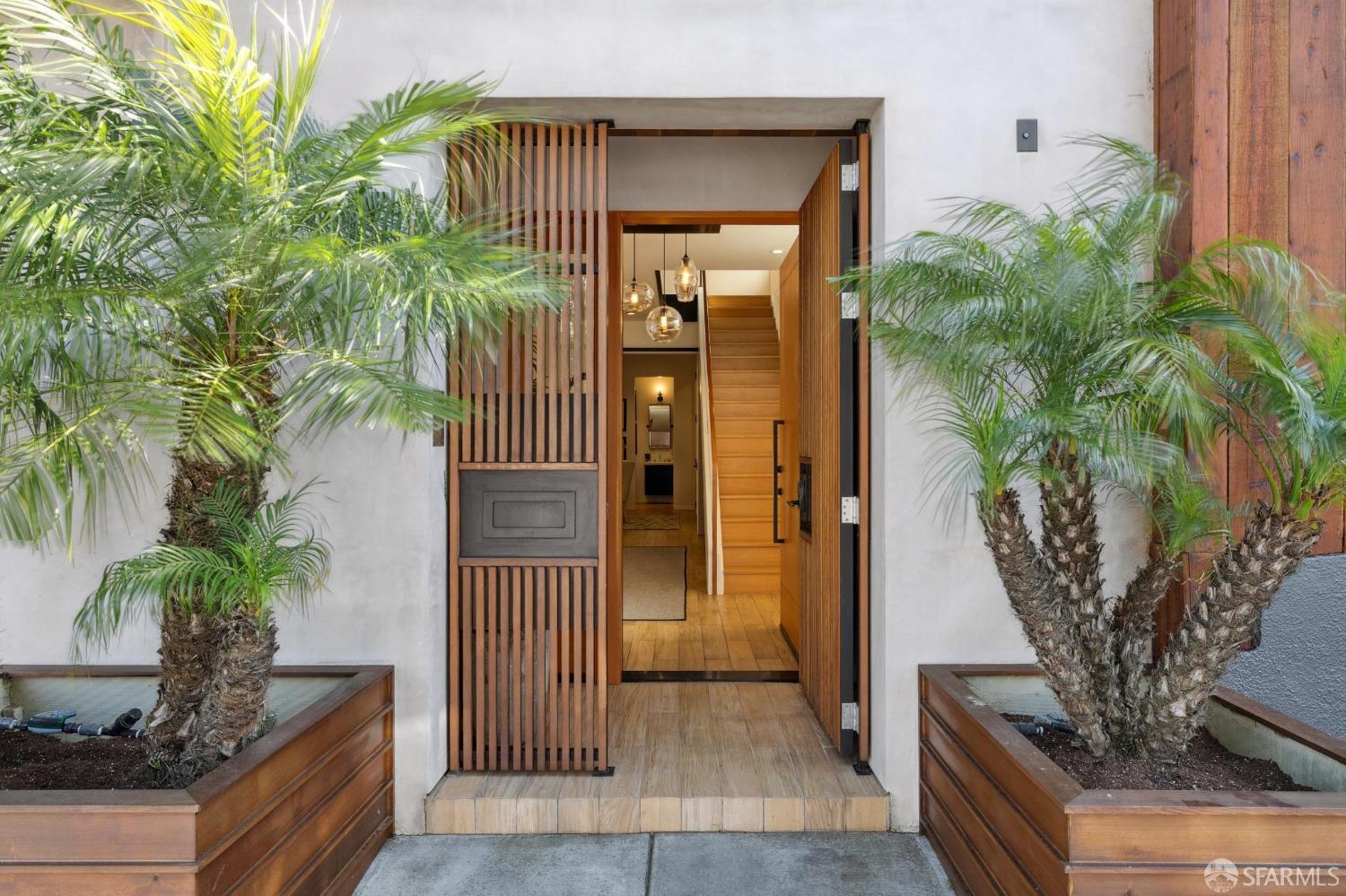 1919 Mariposa Street