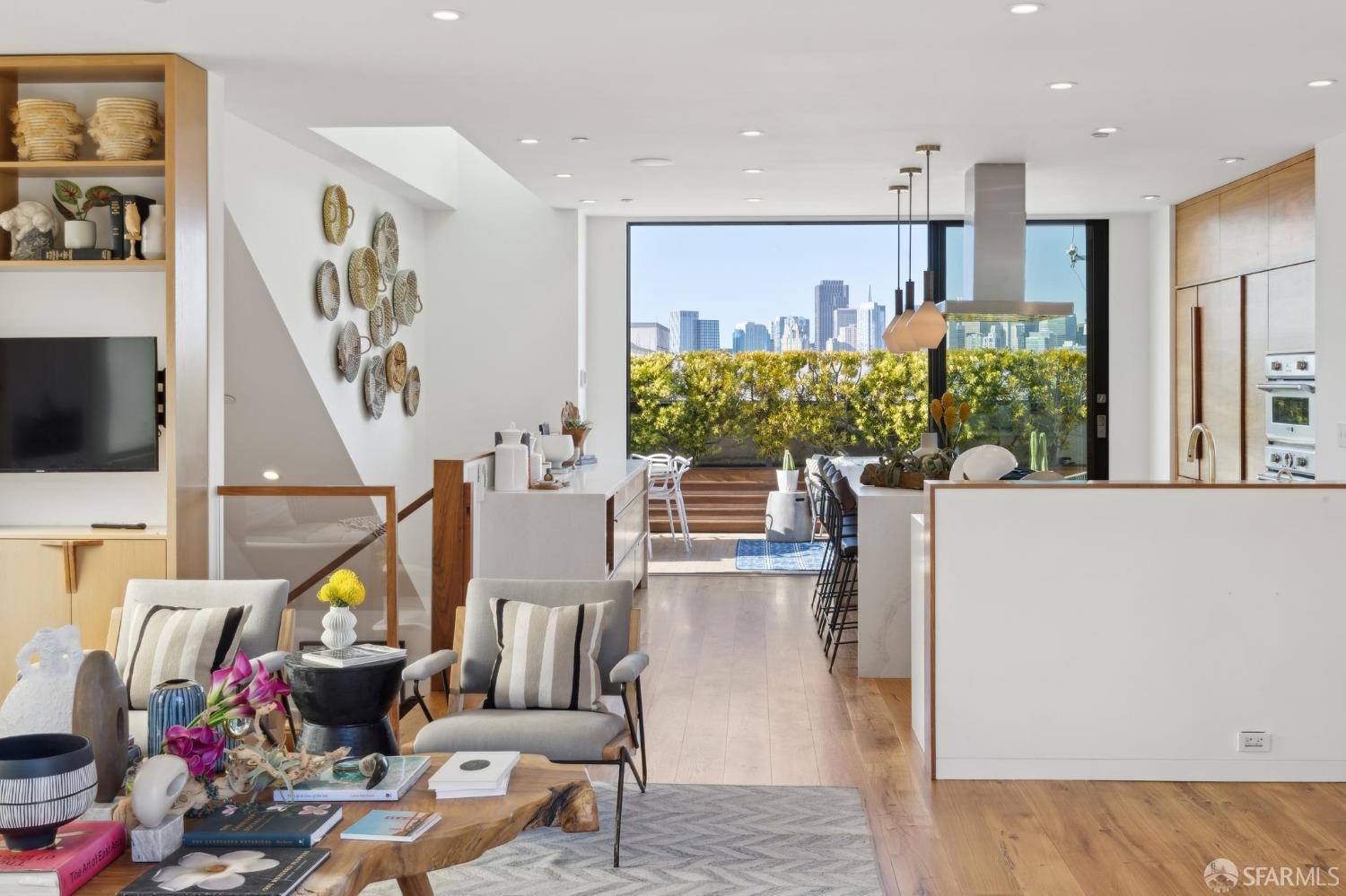 1919 Mariposa Street