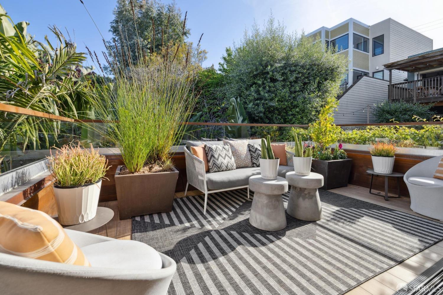 1919 Mariposa Street