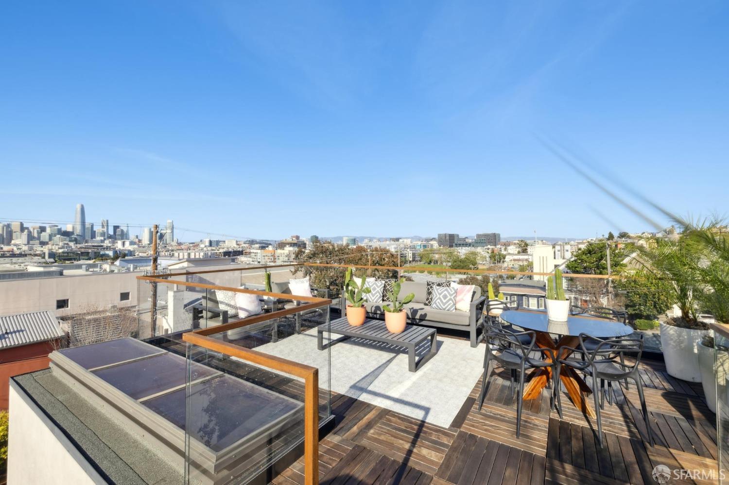 1919 Mariposa Street