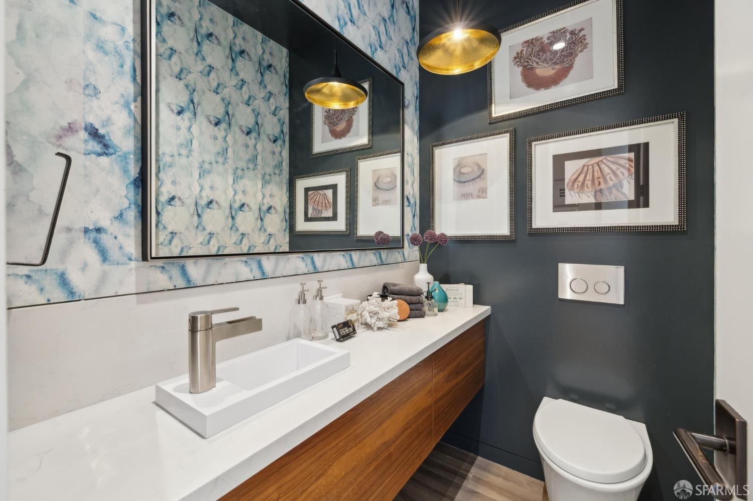 1919 Mariposa Street