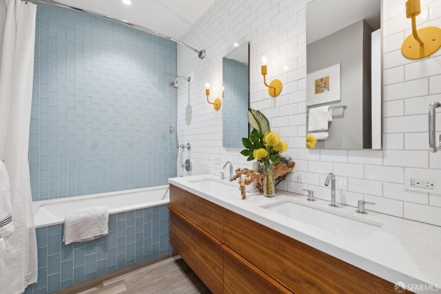 1919 Mariposa Street