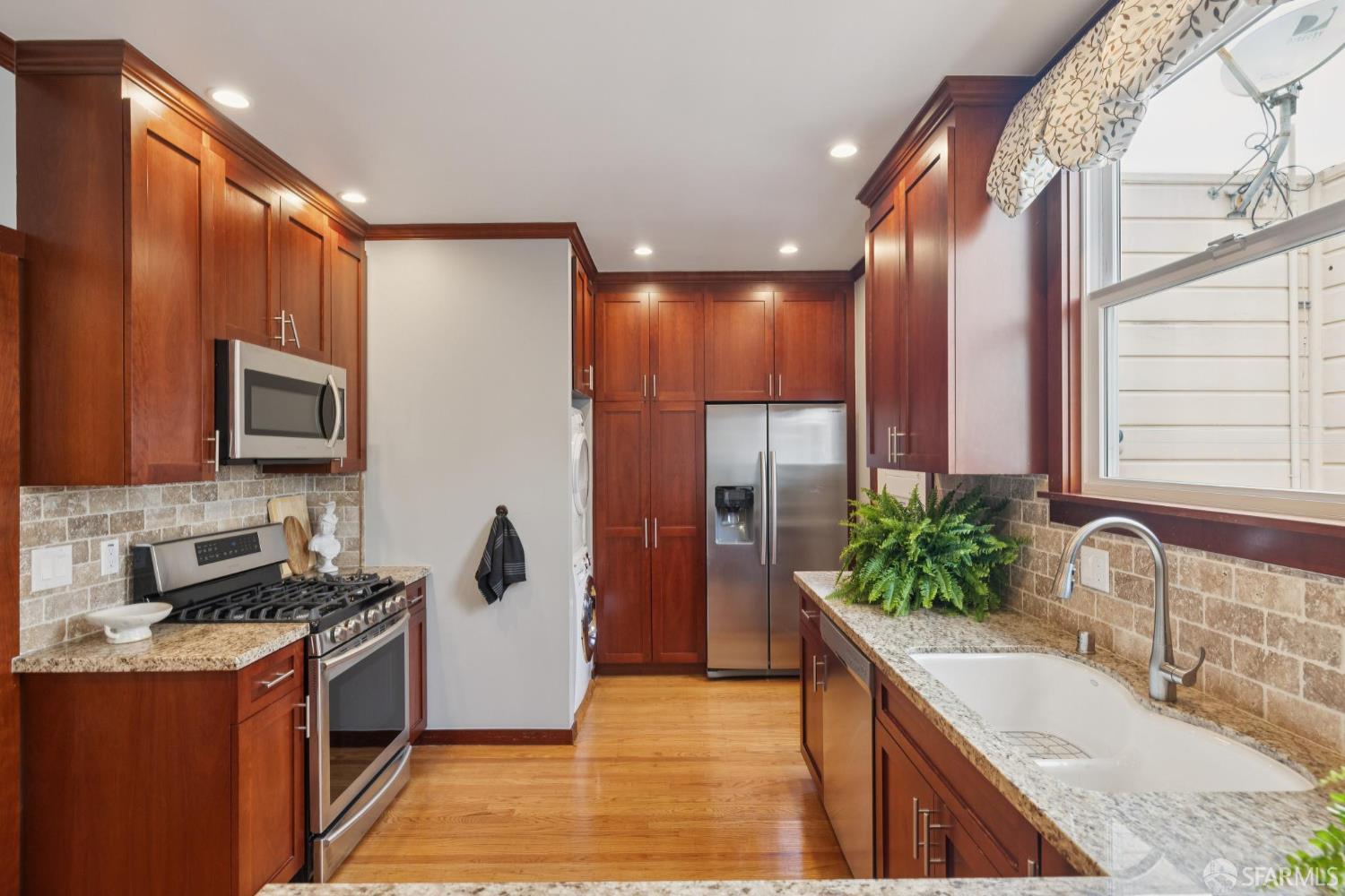 3321-3323 Scott Street