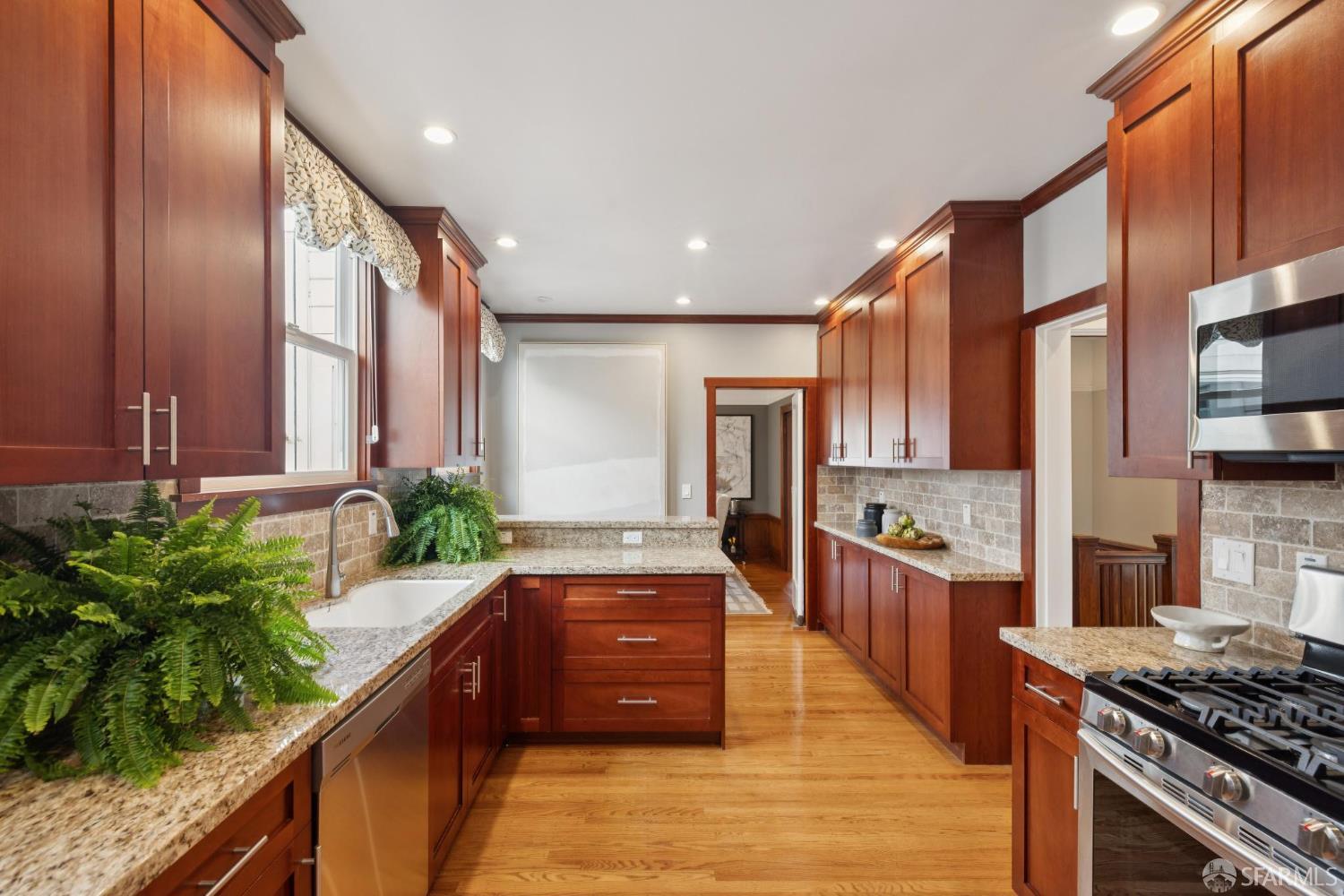 3321-3323 Scott Street