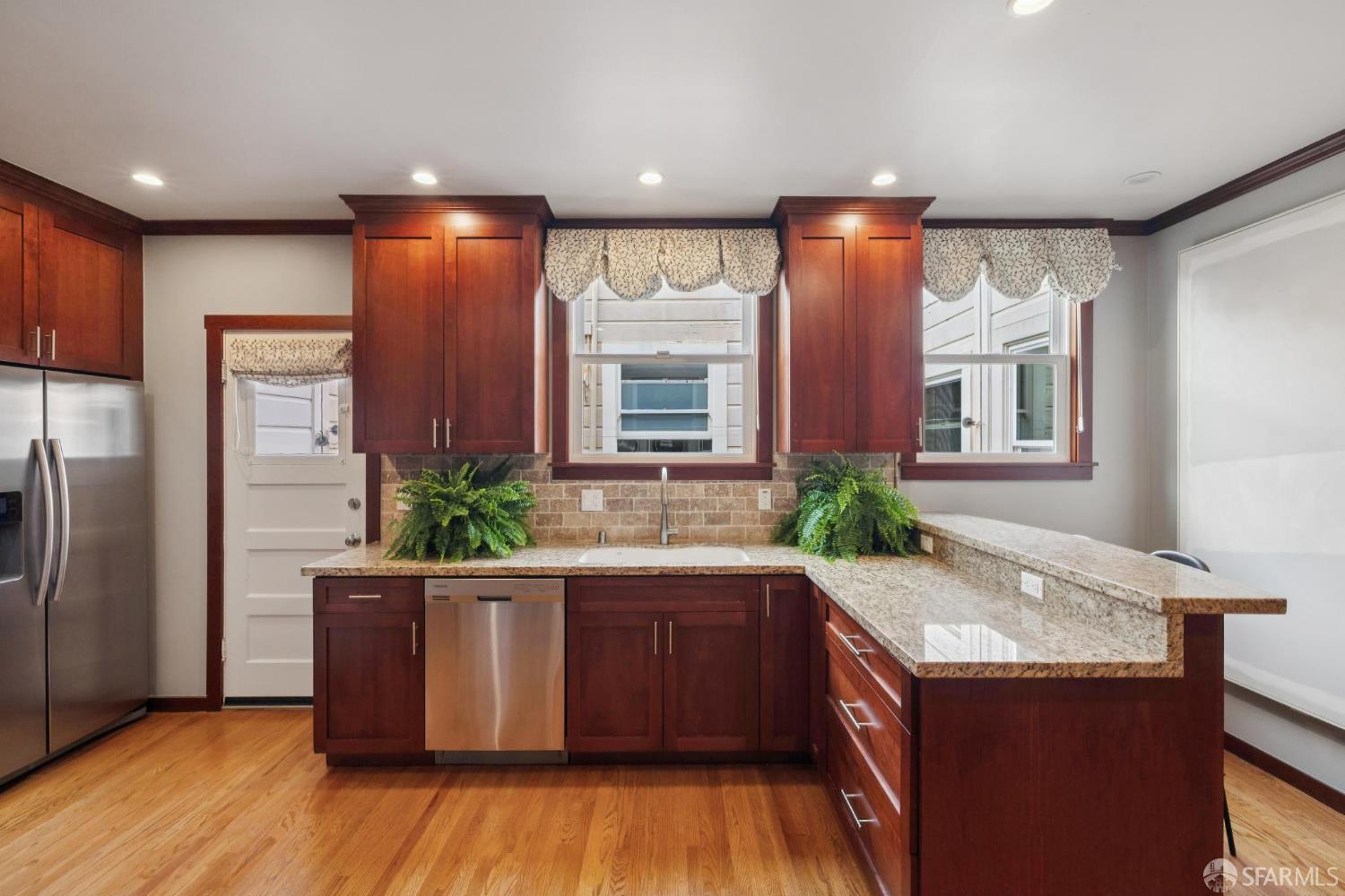 3321-3323 Scott Street