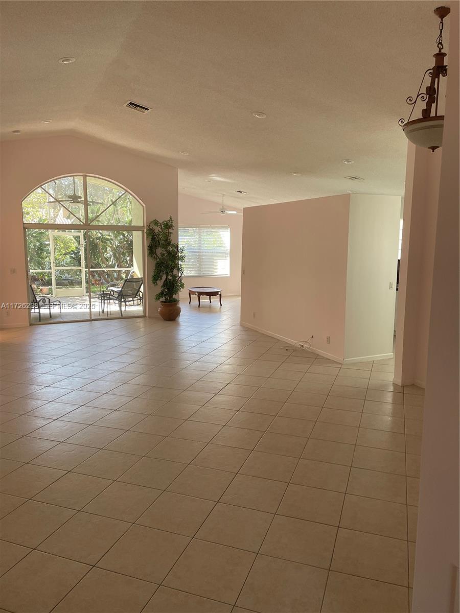 10495 S Utopia Circle S