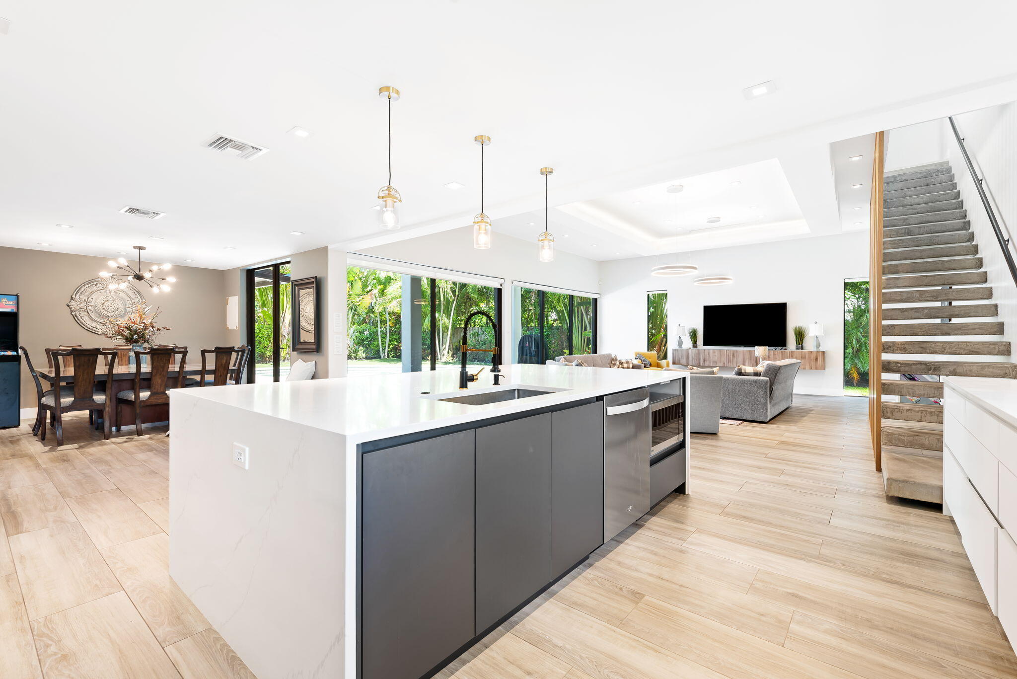 1100 SE 5th Court